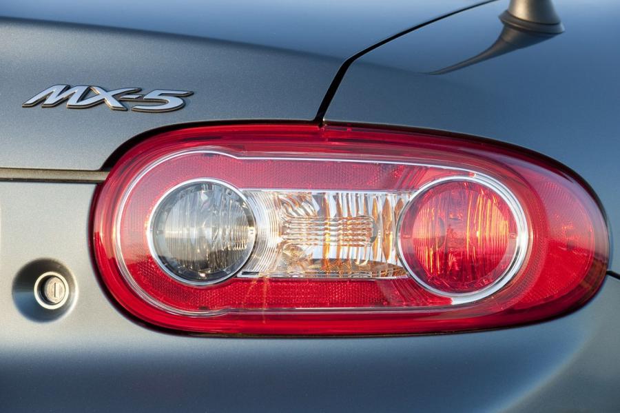  Mazda MX-5 Miata 2012 года  (фото 12 из 22)